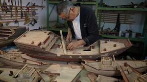 Artisan builds models of Chinese navigator Zheng He's fleet, revives glorious adventure