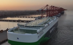 China-made green "ro-ro" ship starts maiden Europe trip with 5,000 cars