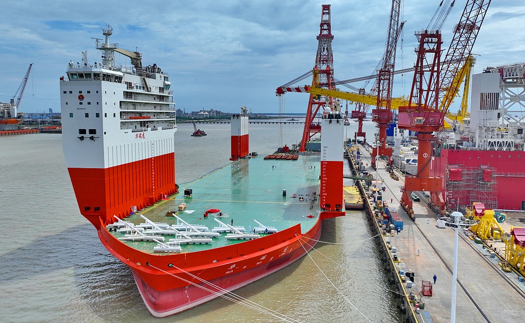 Vessels made in Fujian take semisubmersible ride to boost BRI ties