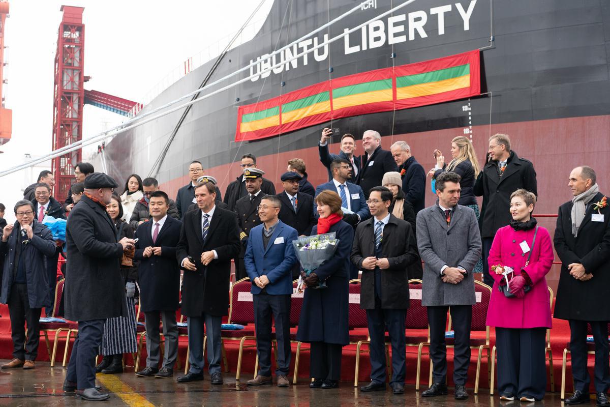 Huge duel-fuel-powered bulk carrier finished construction in China