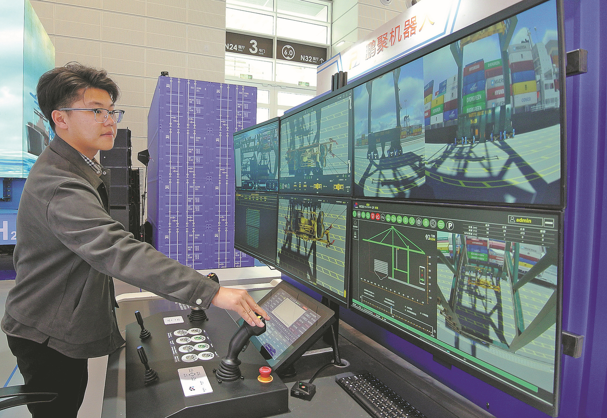 Chinese shipping beefs up global supply chains