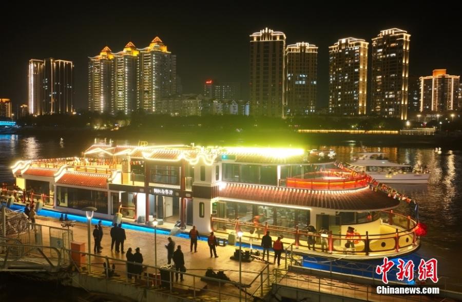 New energy cruise ship to operate in night tour