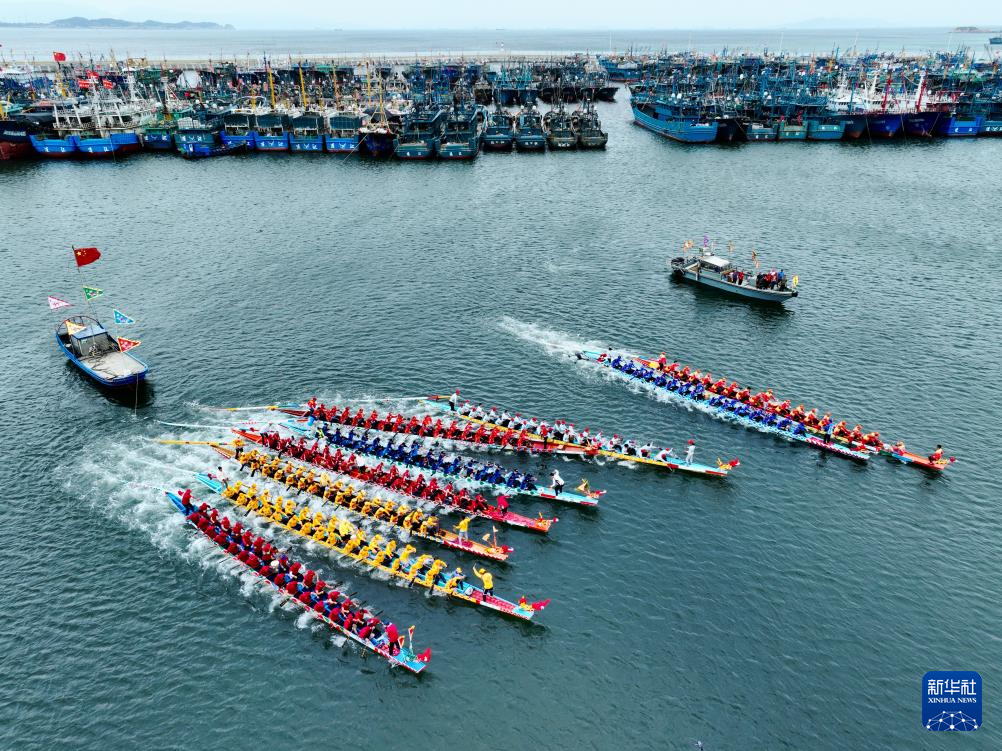 Lianjiang, Fujian: Dragon Boat Race on the Sea