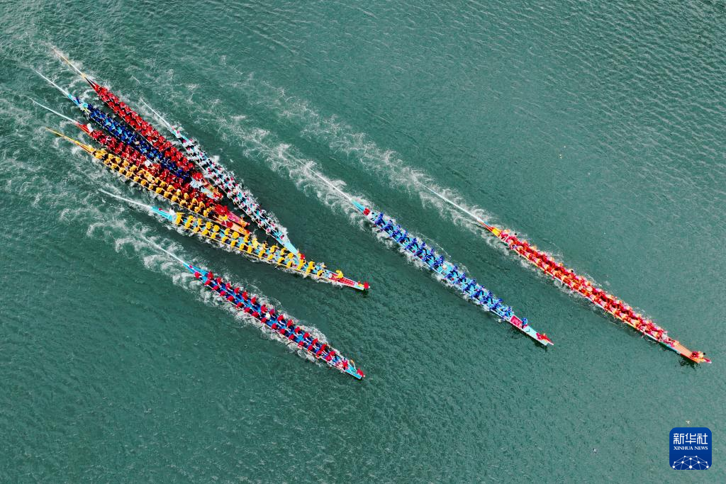 Lianjiang, Fujian: Dragon Boat Race on the Sea