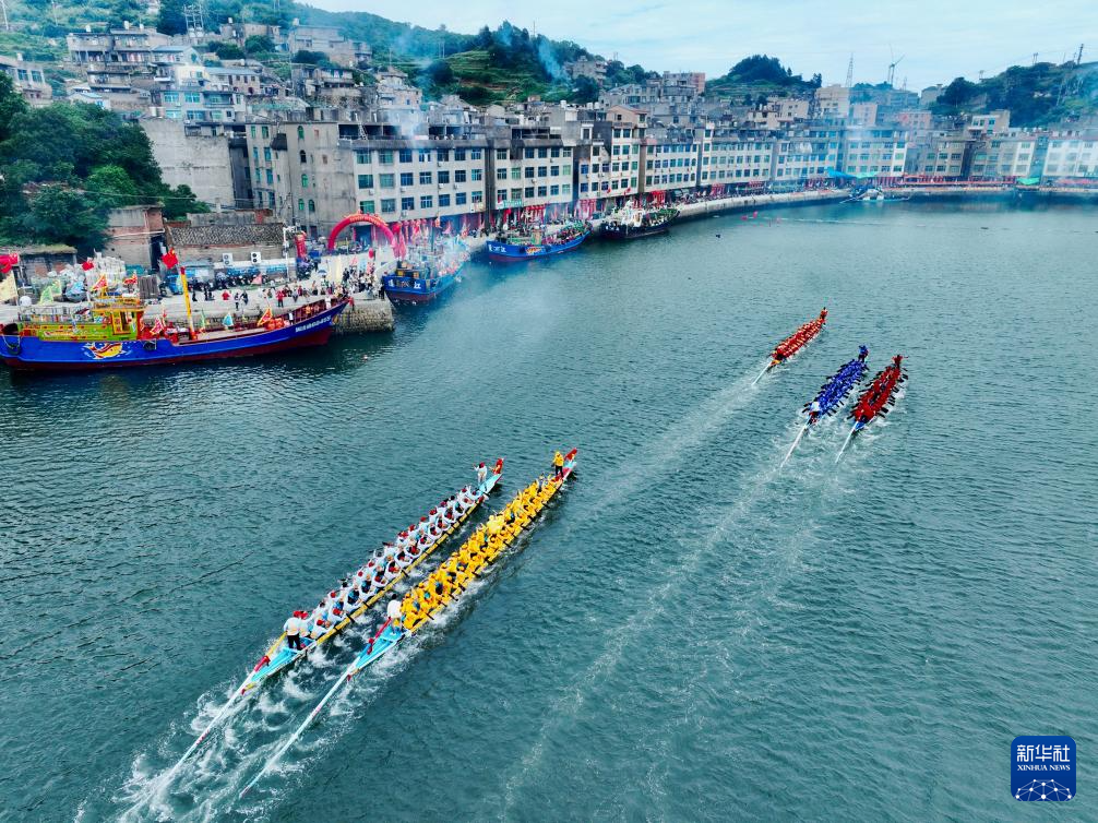 Lianjiang, Fujian: Dragon Boat Race on the Sea