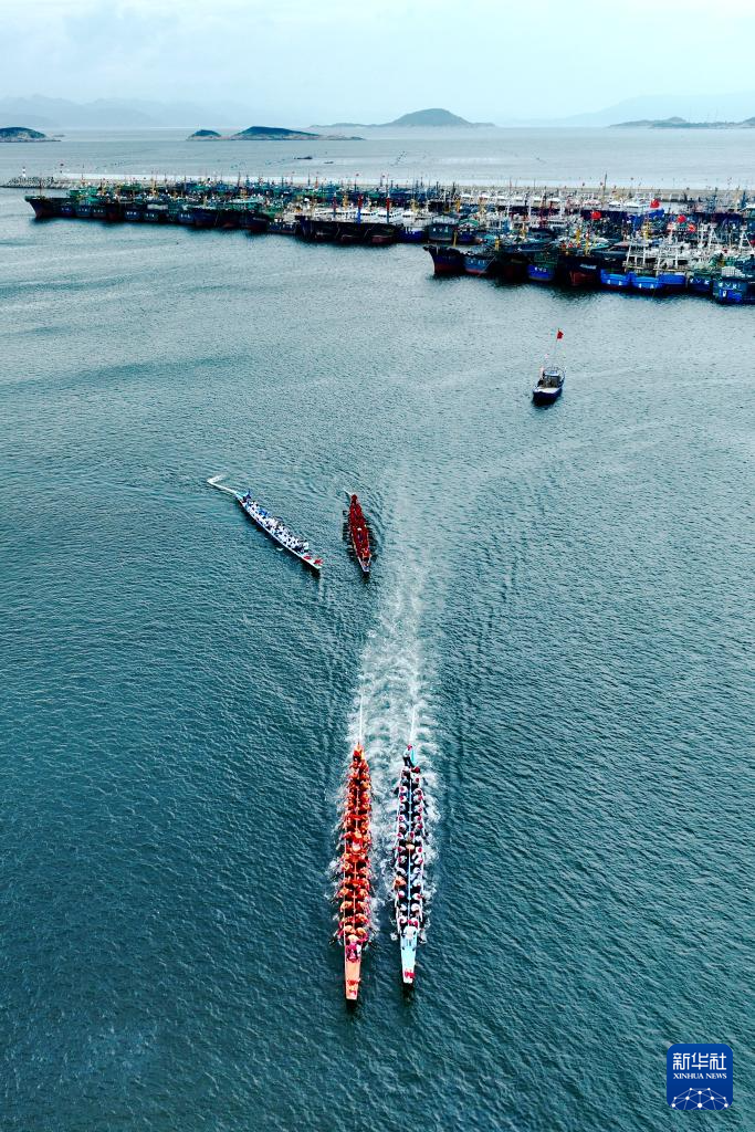 Lianjiang, Fujian: Dragon Boat Race on the Sea