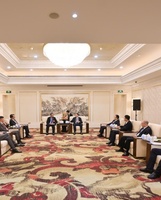 吴贤德与参加2025世界航海装备大会的外国驻华使节座谈交流