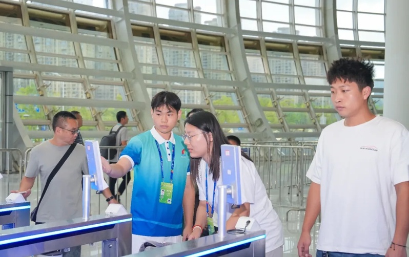 2025世界航海装备大会志愿者，累计提供志愿服务时长超2万小时！