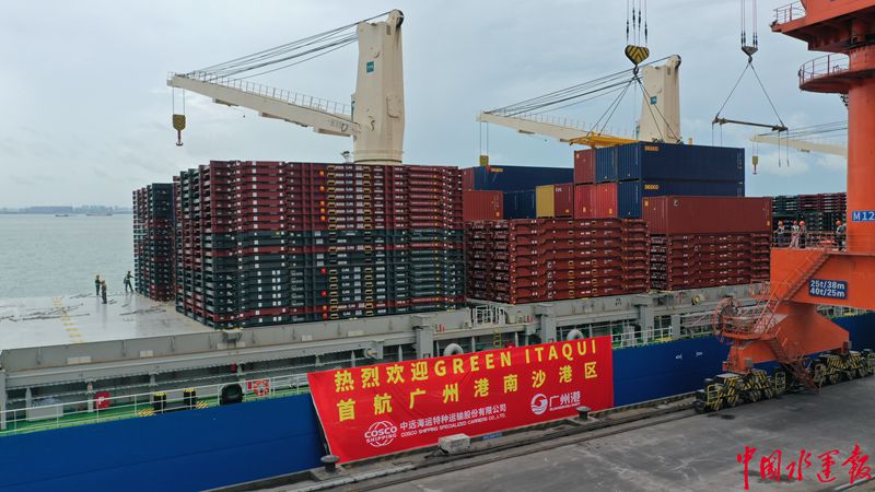 全球最大的多用途纸浆船“GREEN ITAQUI”首航顺利靠泊南沙港区