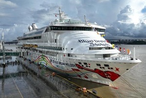 600余名旅客“尝鲜” 广州南沙国际邮轮母港开港开航