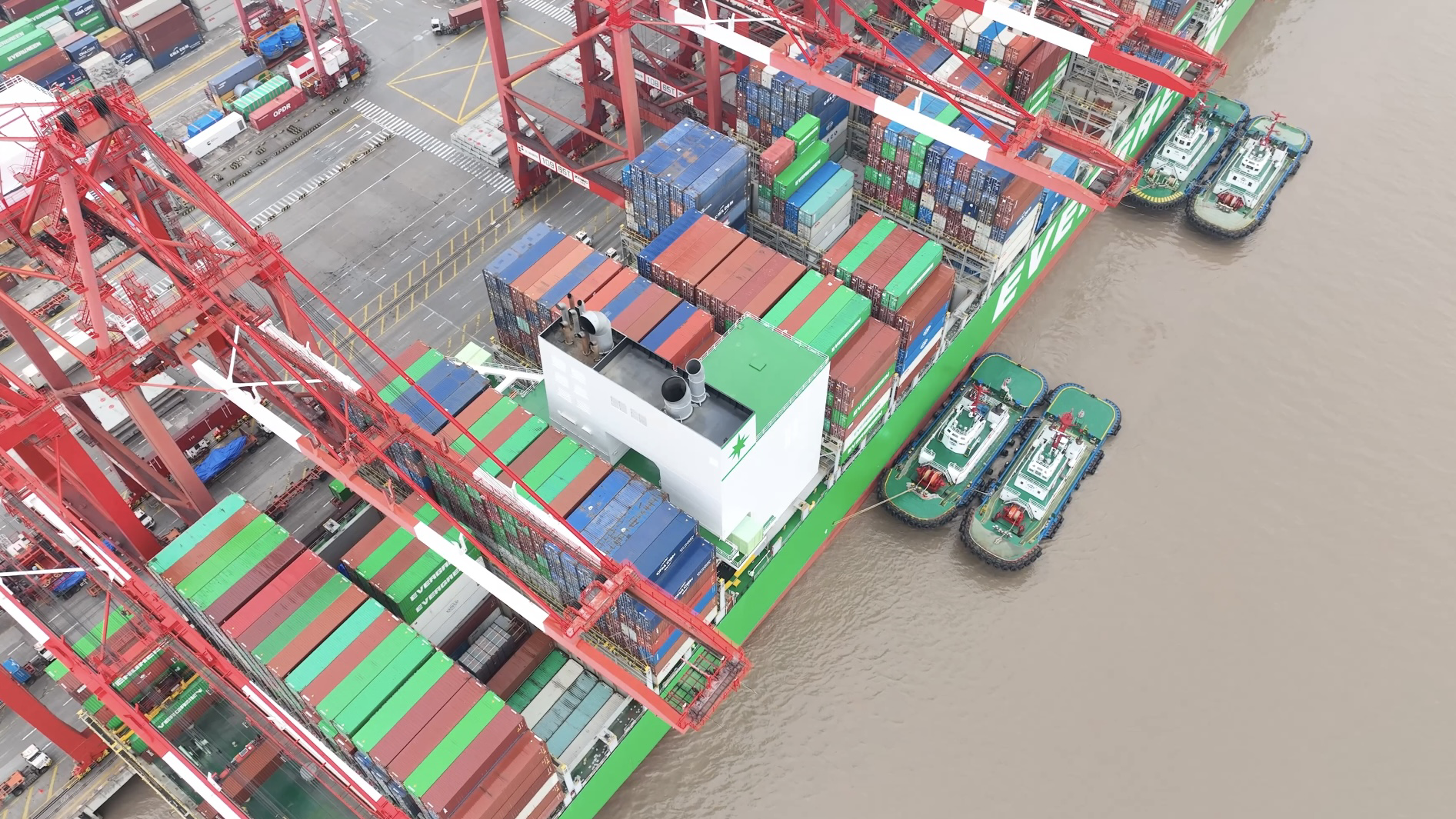 全球首套全流程船舶碳捕集系统首罐二氧化碳在沪交付