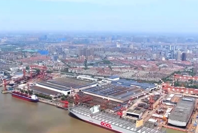 穿越机视角一镜到底！探秘全球最大级别集装箱船产线