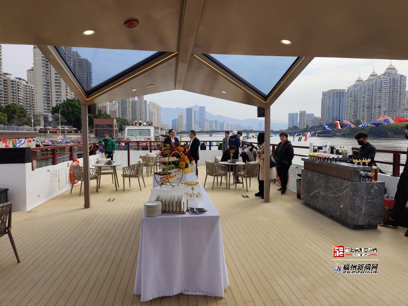福建首艘自主设计建造纯电动高端客船“闽江会客厅”首航