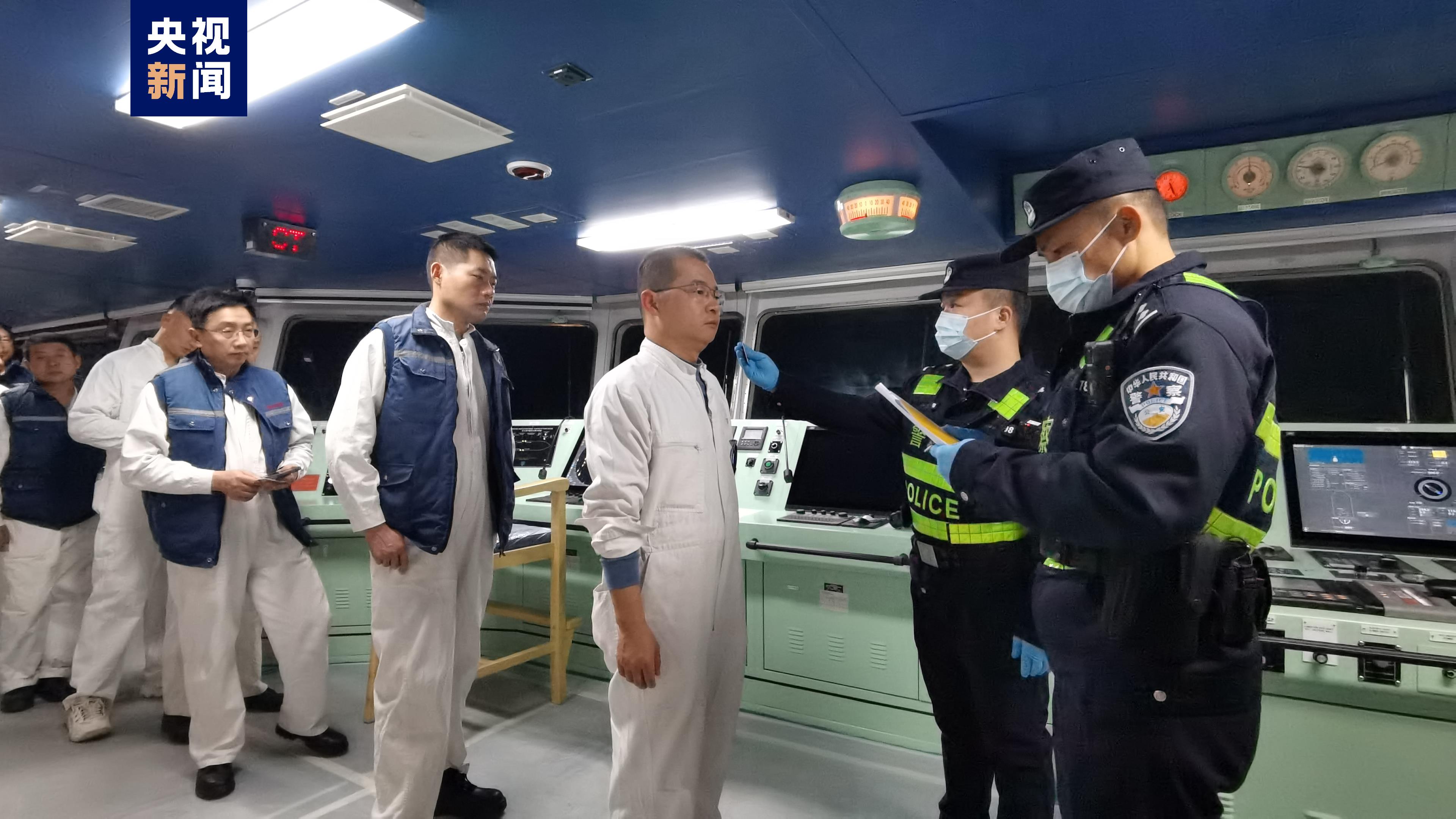 新年首艘！全球最大级集装箱船出海试航