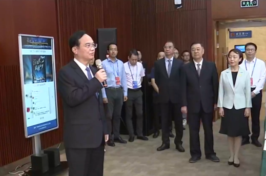 省市领导看望慰问2023世界航海装备大会工作人员