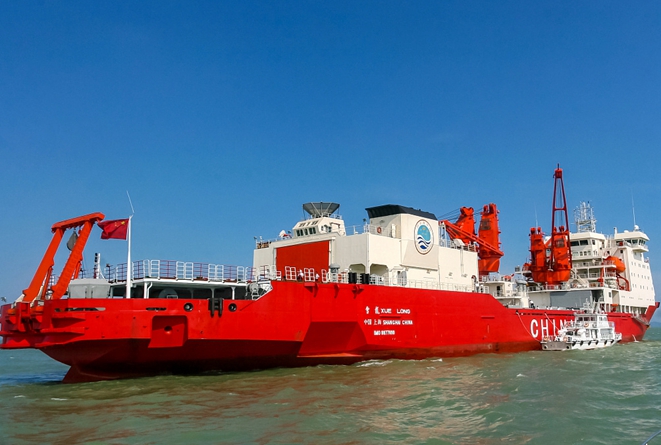 探秘中国最大极地考察船“雪龙”号